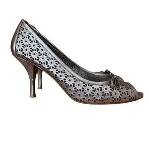 Oscar De La Renta Anya Pewter Laser cut lace peep toe heels - Size 10